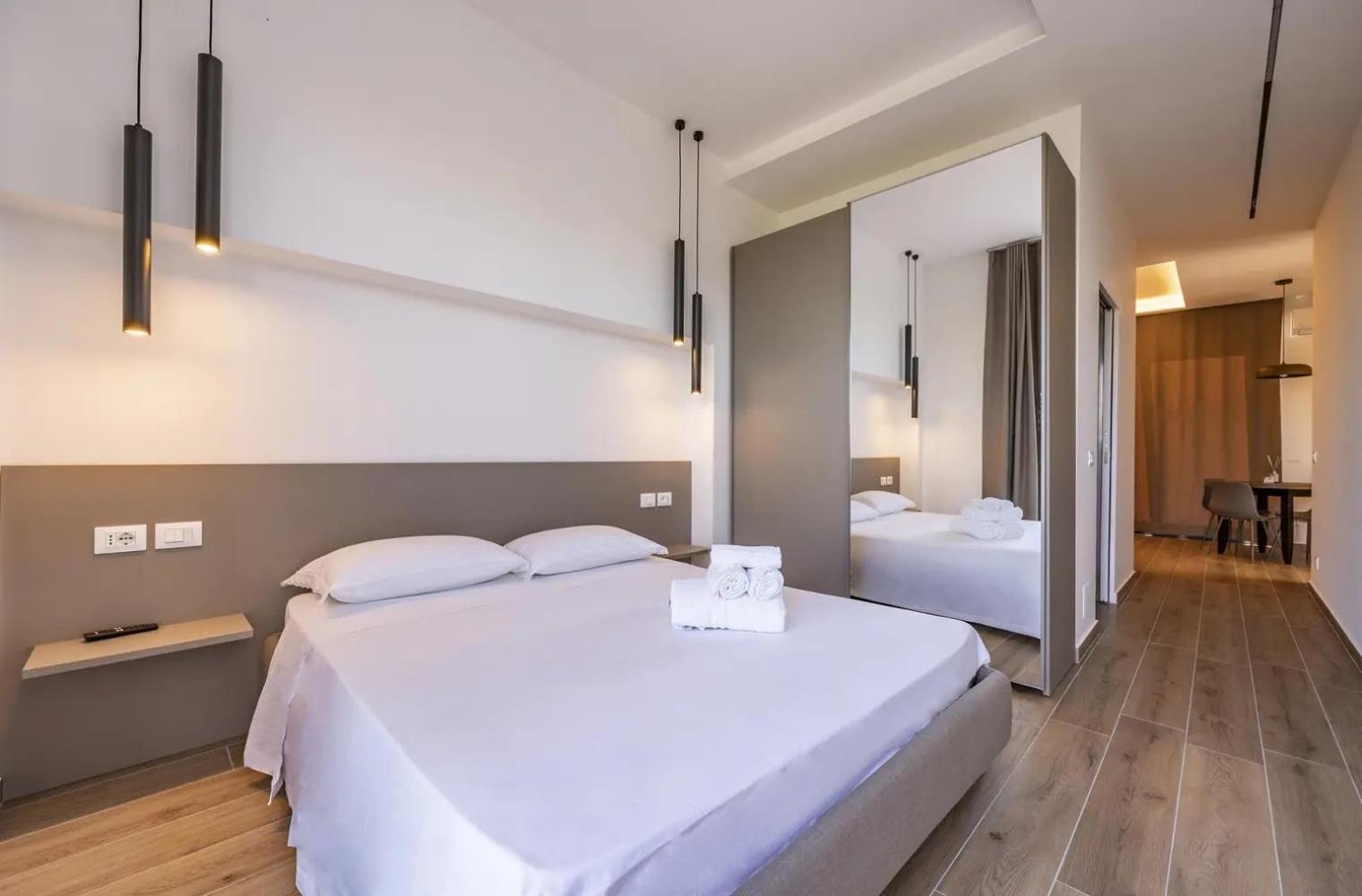 La Brisa Aparthotel Capo dʼOrlando Εξωτερικό φωτογραφία