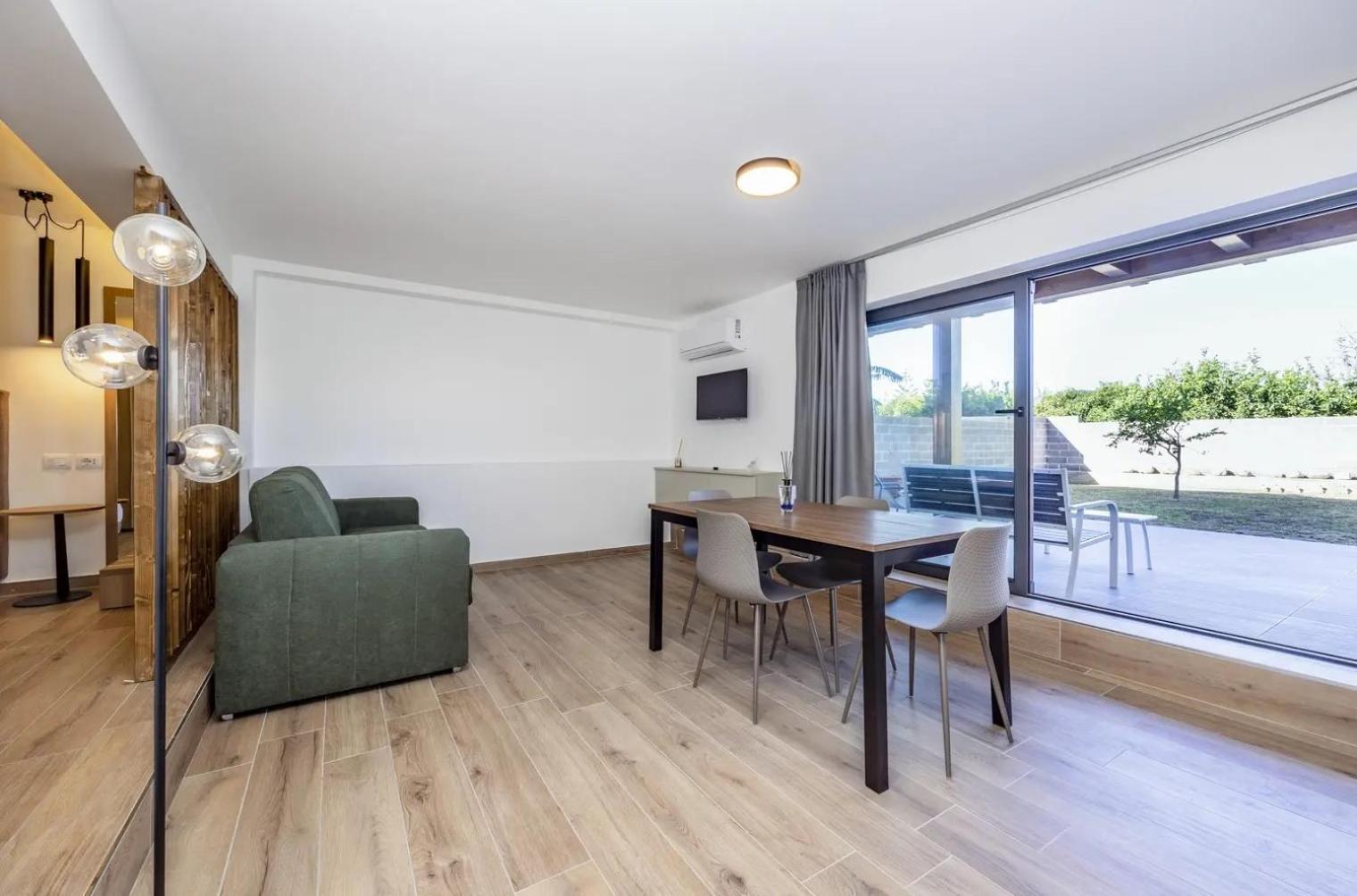 La Brisa Aparthotel Capo dʼOrlando Εξωτερικό φωτογραφία